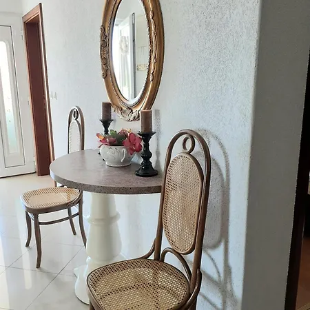Flores With Garden & Sea View شقة ماكارسكا