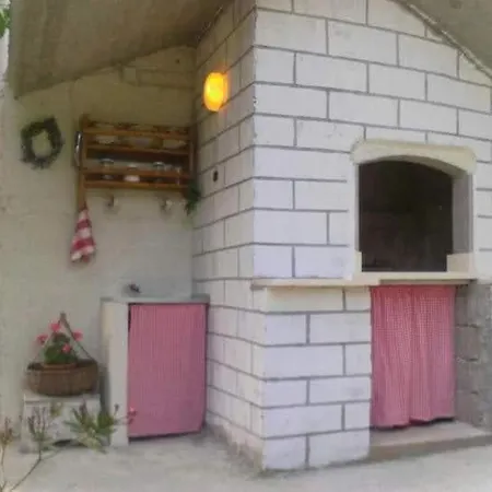 Flores With Garden & Sea View ماكارسكا